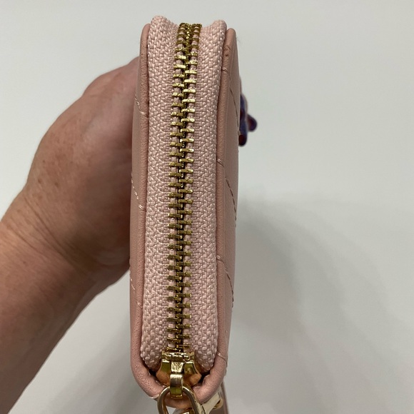 Bebe Pink Quilted Women's Wallet in Excellent Used Condition - Picture 7 of 9